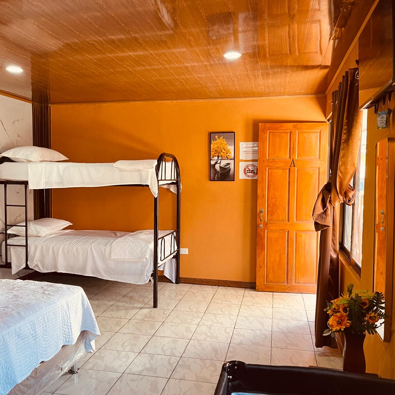 El Perezoso bedroom
